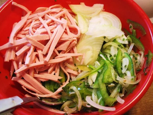 Wurstsalat mit Paprika und Zwiebeln - Rezept - Bild Nr. 3