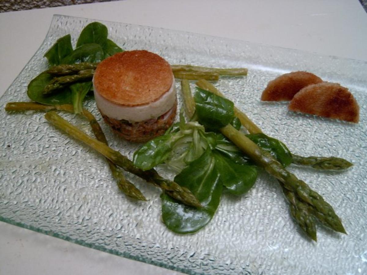 Spargelmousse auf Lachstartar mit gebratenen grünen Spargel - Rezept - Bild Nr. 2