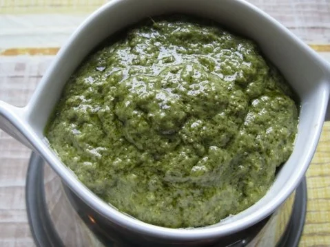 Rezept: Pesto-Grundrezept, Beispiel Brennnesselpesto Bild Nr. 2 Pesto-Grundrezept, Beispiel Brennnesselpesto - Rezept - Bild Nr. 2