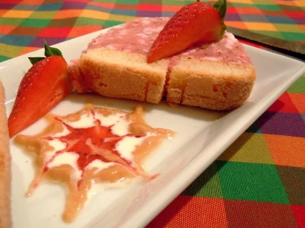 Erdbeer-Hüttenkäse-Terrine - Rezept