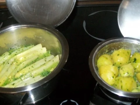 Spargel mit Kartoffel und Petersilienbutter - Rezept - Bild Nr. 2