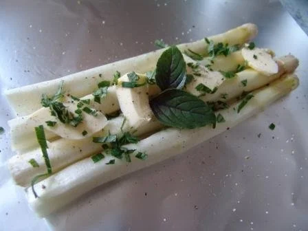 Spargel vom Grill mit Ananassalbei - Rezept