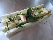 Rezept: Spargel vom Grill mit Ananassalbei Spargel vom Grill mit Ananassalbei - Rezept