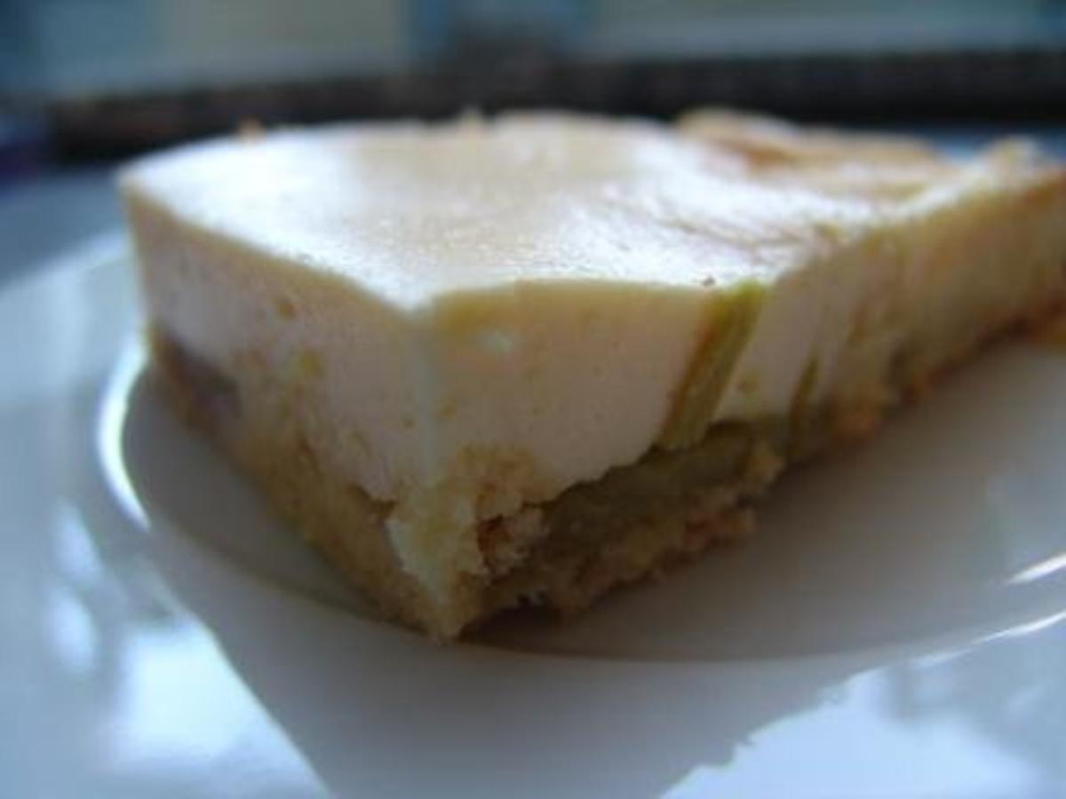 Rhababerkuchen mit Crème Fraîche - einfach - 156 kcal/100g