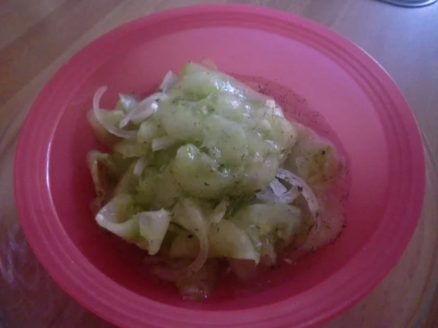 Rezept: Gurkensalat süß sauer mit Dill Gurkensalat süß sauer mit Dill - Rezept