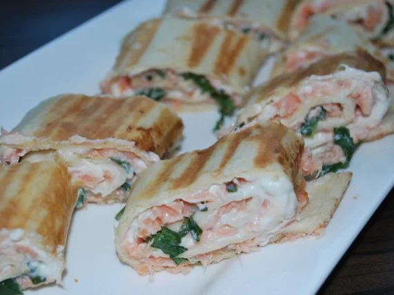 Rezept: Lachs-Tortillarollen Bild Nr. 2 Lachs-Tortillarollen - Rezept - Bild Nr. 2