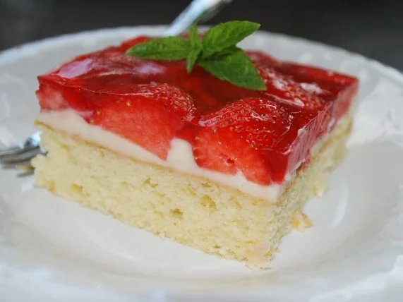 Rezept: Annis Erdbeer-Schnitten vom Blech Annis Erdbeer-Schnitten vom Blech - Rezept