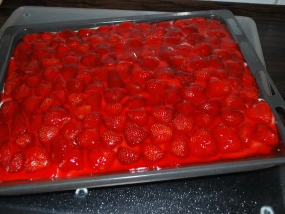 Rezept: Annis Erdbeer-Schnitten vom Blech Bild Nr. 3 Annis Erdbeer-Schnitten vom Blech - Rezept - Bild Nr. 3