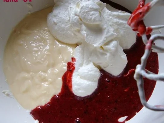 Rezept: Erdbeeren geschichtet Bild Nr. 5 Erdbeeren geschichtet - Rezept - Bild Nr. 5