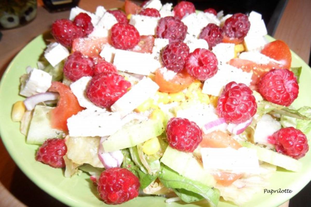 Salat mit Feta und frischen Himbeeren - Rezept