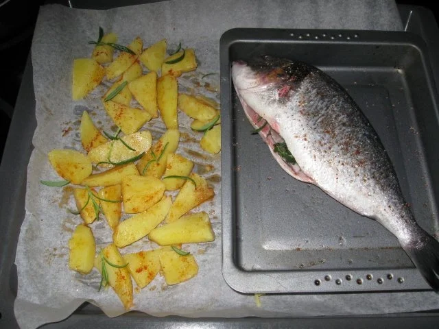 Rezept: Gebratene Dorade mit Pommes Wedges Gebratene Dorade mit Pommes Wedges - Rezept