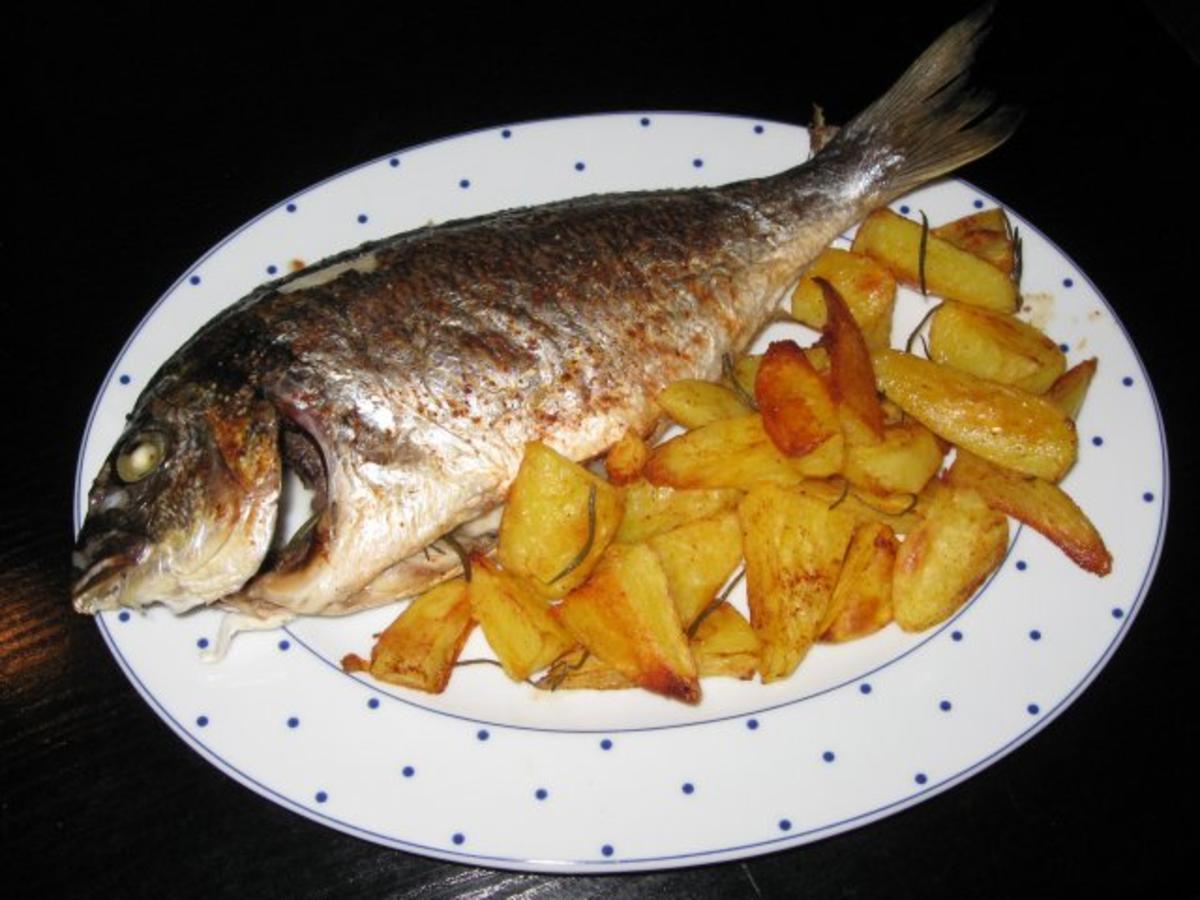 Gebratene Dorade mit Pommes Wedges - Rezept - kochbar.de