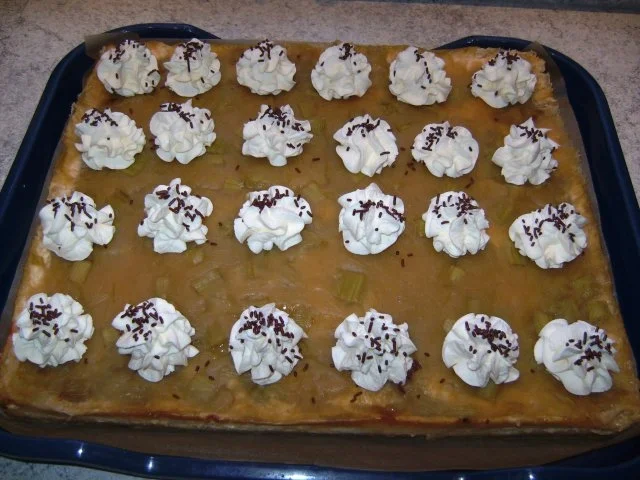 Rhabarbertorte vom Blech - Rezept