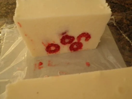 Buttermilch - Terrine mit Himbeeren - Rezept - Bild Nr. 4