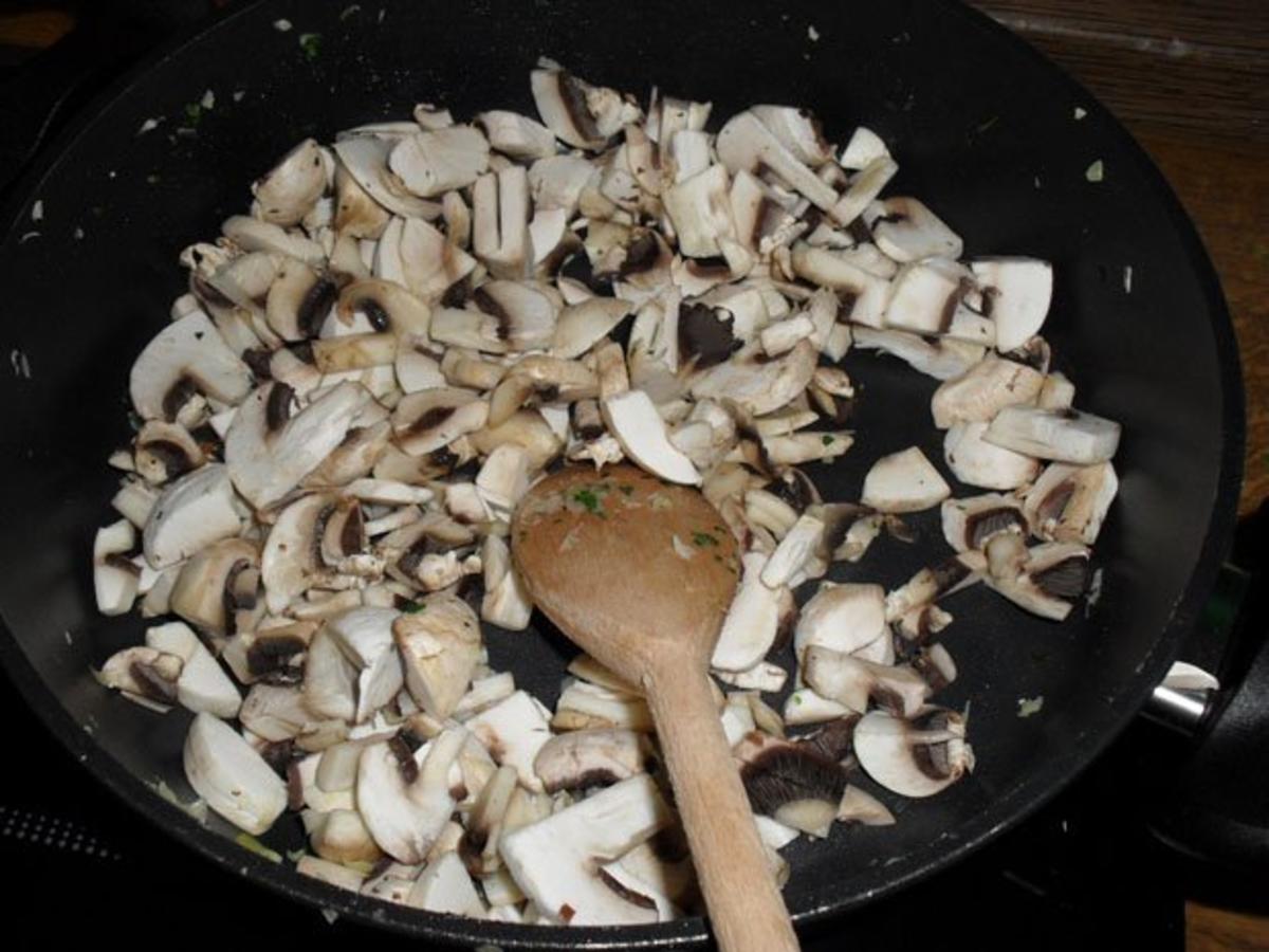 Paprika gefüllt mit Champignon/Toastbrot und Katenschinken - Rezept - Bild Nr. 4