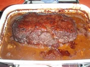 Rezept: Hackbraten aus dem Ofen mit Teigwaren und Salat Hackbraten aus dem Ofen mit Teigwaren und Salat - Rezept