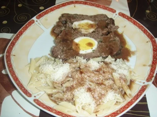 Rezept: Hackbraten aus dem Ofen mit Teigwaren und Salat Bild Nr. 2 Hackbraten aus dem Ofen mit Teigwaren und Salat - Rezept - Bild Nr. 2