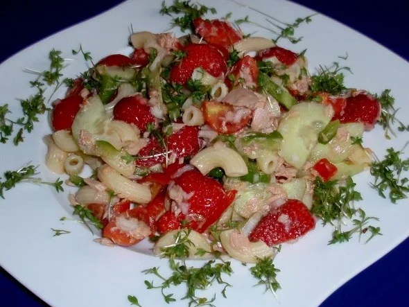 Rezept: Fruchtiger Thunfisch-Nudelsalat Fruchtiger Thunfisch-Nudelsalat - Rezept