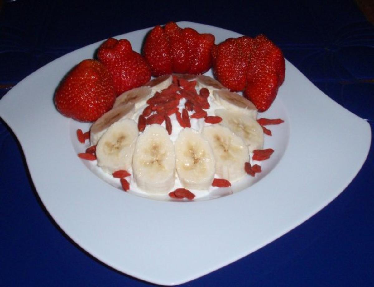 Kokosquark mit Bananen, Erdbeeren und Goji-Beeren - Rezept - Bild Nr. 6
