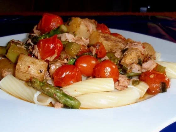Spargel-Tomaten-Schinken-Pfanne mit Rigatoni - Rezept