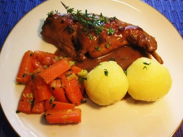 Möhrchen mit Frühlingszwiebeln - Rezept