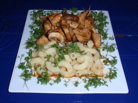 Puten-Champignons-Pfanne mit Kressenudeln - Rezept - Bild Nr. 7
