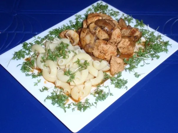 Puten-Champignons-Pfanne mit Kressenudeln - Rezept - Bild Nr. 8