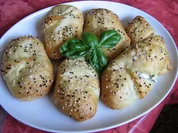 Ziegenfrischkäse mit Kräutern im Croissantmantel... - Rezept