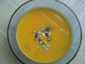 Rezept: KürbisCremeSuppe zum HexenFest KürbisCremeSuppe zum HexenFest - Rezept