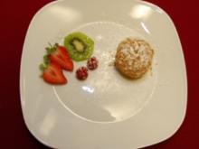 Marillenknödel in Butterbröseln mit Erdbeer-Kiwi-Deko (Felix Baumgartner) - Rezept