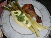 Rezept: Hรคhnchen mit grรผnem Spargel und Sauce Hollandaise Hรคhnchen mit grรผnem Spargel und Sauce Hollandaise - Rezept