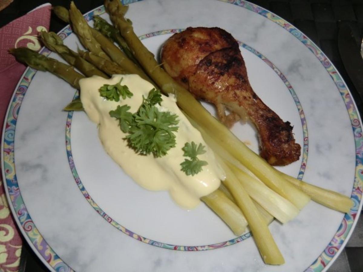 Bilder für Hähnchen mit grünem Spargel und Sauce Hollandaise - Rezept