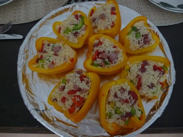 Resteverwertung : Gefüllte Paprikahälften - Rezept
