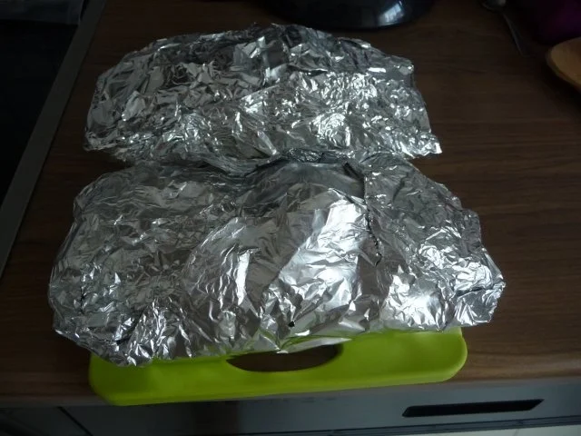 Grillen : Spargel auf Fetakäse mit Basilikumbutter und Paprika - Rezept - Bild Nr. 2