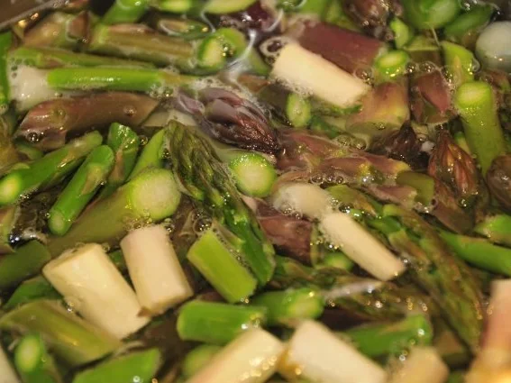 Spargelsalat tricolore, lauwarm - Rezept - Bild Nr. 3