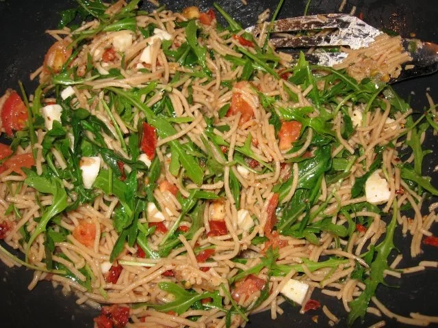 Vollkorn-Spaghetti mit Tomaten, Rucola und Mozzarella - Rezept - Bild Nr. 4