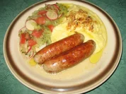 Rezept: Fleisch/Schwein - Bratwurst an einer Zwiebel-Kartoffelmousse Fleisch/Schwein - Bratwurst an einer Zwiebel-Kartoffelmousse - Rezept