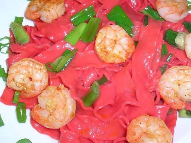 Rote-Beete-Pasta mit Scampi (schnelle, aber leckere Feierabendküche) - Rezept - Bild Nr. 5