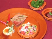 Chorizo al vino, Piementos padron, Salpicon de marisco, Pan amb Oli Serrano - Rezept