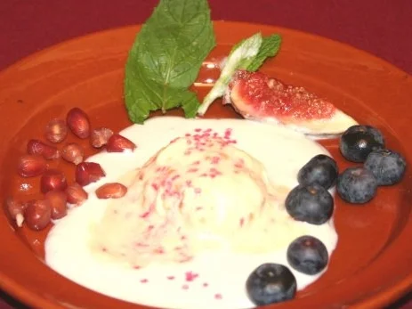 Melocotons al Horno con Helado d´Almendra y Espuma Licores - Rezept