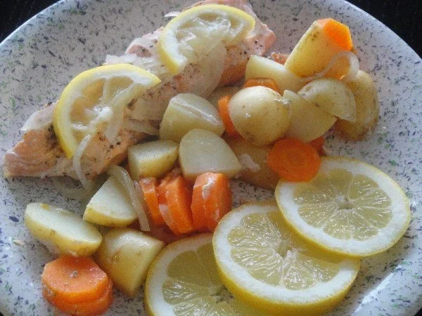 Rezept: Gedünsteter Lachs auf Gemüsebeet Bild Nr. 5 Gedünsteter Lachs auf Gemüsebeet - Rezept - Bild Nr. 5