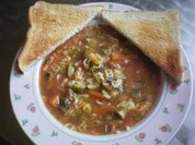 Leichte Minestrone mit feinen Nudeln - Rezept