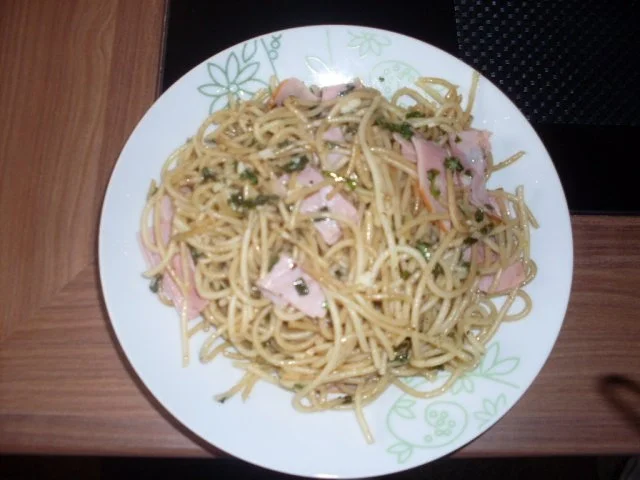 Rezept: Spaghetti mit Basilikum und Knobi Spaghetti mit Basilikum und Knobi - Rezept
