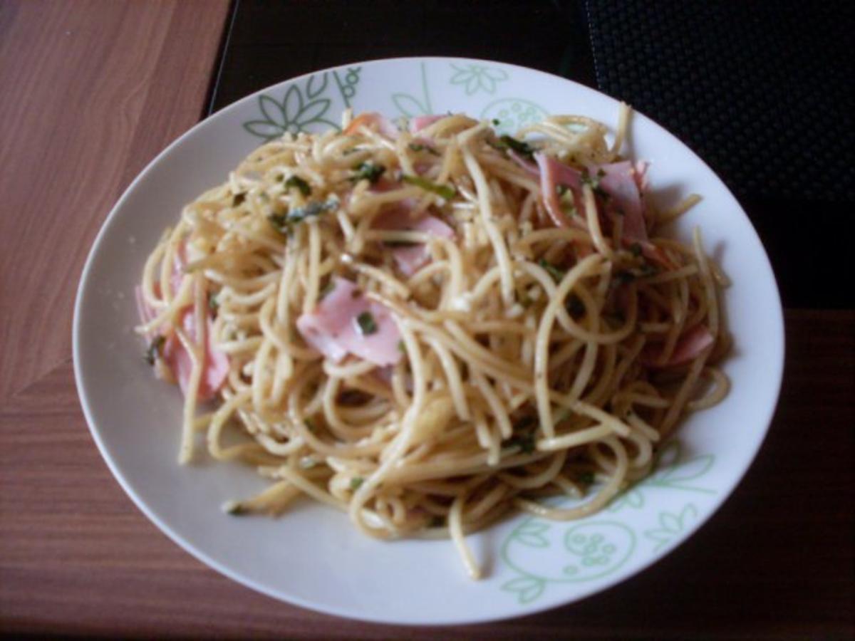 Spaghetti mit Basilikum und Knobi - Rezept - Bild Nr. 2