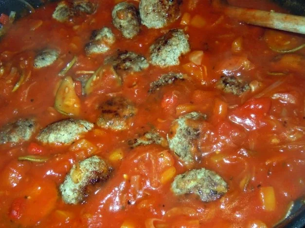 Kunterbunte Hackbällchenpfanne - Rezept - Bild Nr. 9