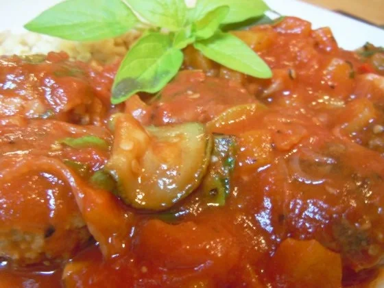 Kunterbunte Hackbällchenpfanne - Rezept