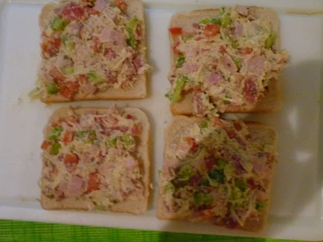 Rezept: Scharfer Schinken- Salami Toast Bild Nr. 5 Scharfer Schinken- Salami Toast - Rezept - Bild Nr. 5