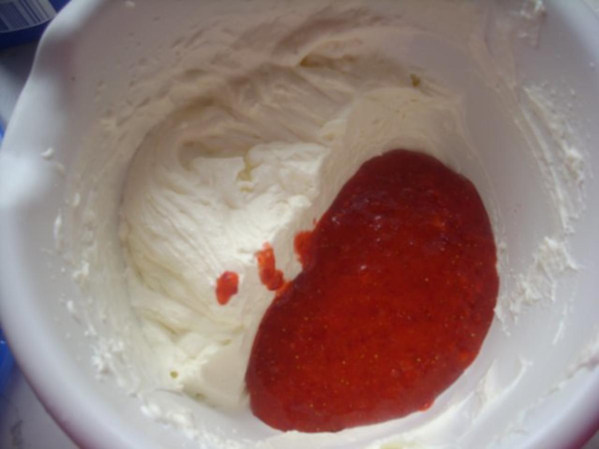 Erdbeersahne-Torte - Rezept - Bild Nr. 2