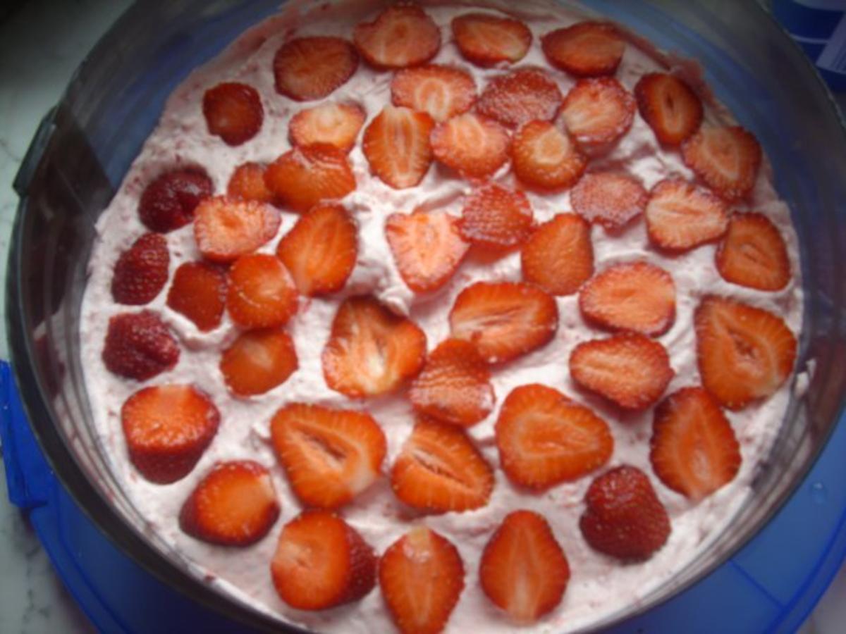 Erdbeersahne-Torte - Rezept - Bild Nr. 5