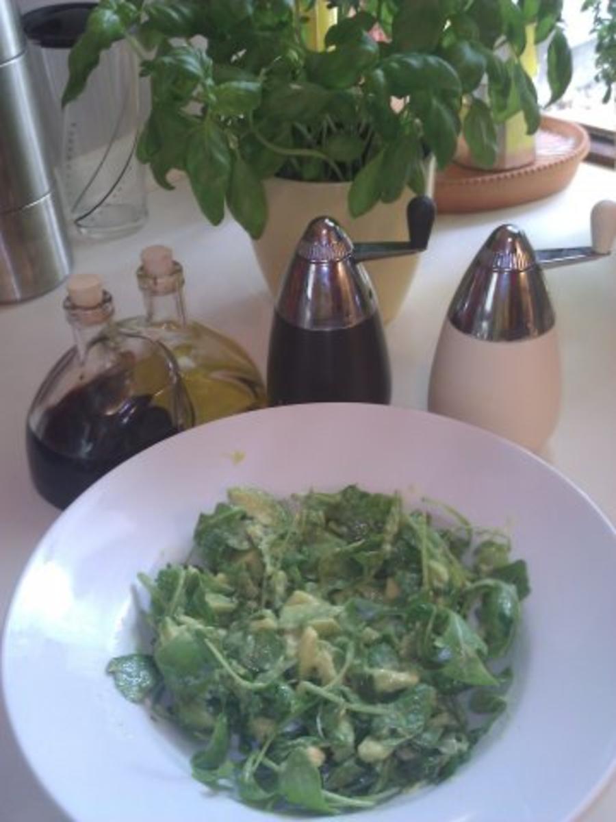 Spargelsalat Spargel weiß und grün mit Erdbeeren, Avocado und Sesam auf
Rucola in einer Limettenvinaigrette Rezept Von Einsendungen tastencf